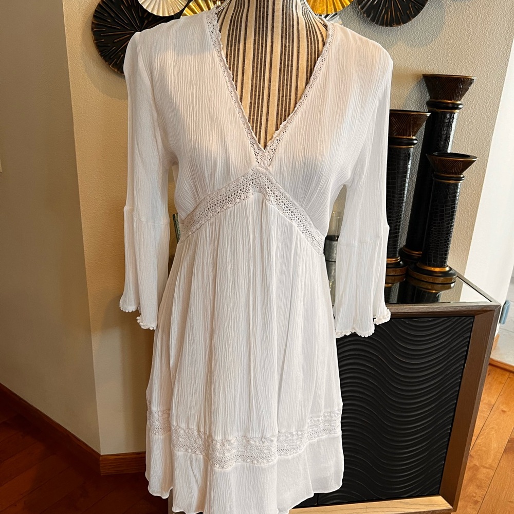 Elegant White V-Neck Dress